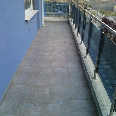 - Apartman *