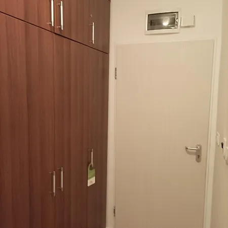 марина кеѝп, Apartment